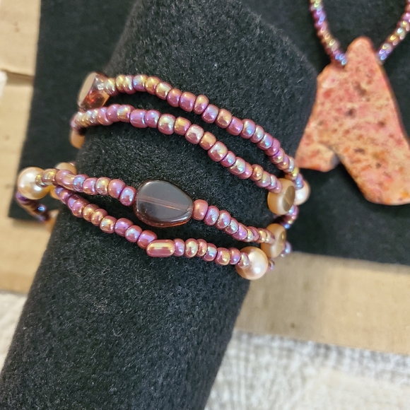 BEAUTIFUL NECKLACE WITH MULTI-PIECE BRACELETS SET. - Picture 6 of 8